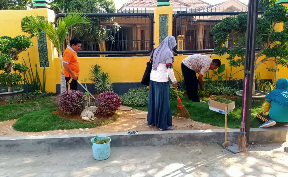 Kegiatan Jum'at Bersih puskesmas sopaah